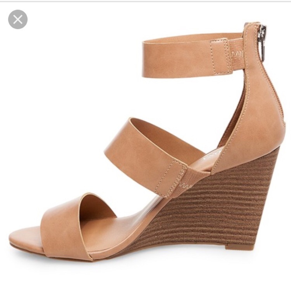 Tan Merona size 8 wedge sandals